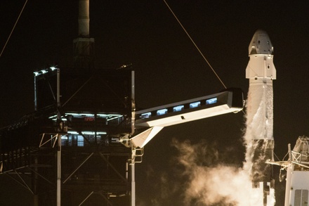 Компания SpaceX запустила ракету с 40 спутниками