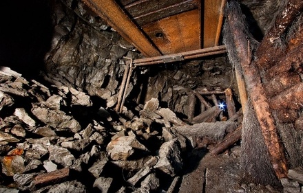 Под завалами на шахте в Коми остаётся один горняк