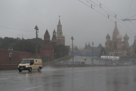 МЧС предупреждает о сильном ливне в Москве и области