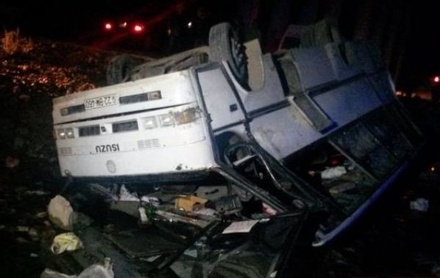 Около 15 человек пострадали в Азербайджане из-за падения автобуса в реку