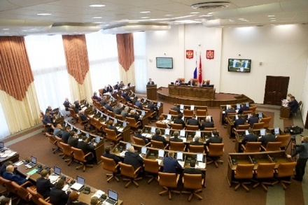 Депутаты заксобрания Красноярского края подняли себе зарплату вдвое