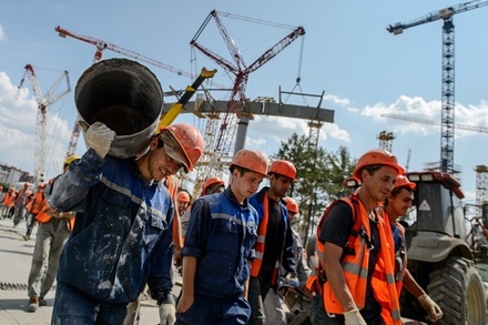 В Федерации мигрантов России раскрыли размер зарплат мигрантов