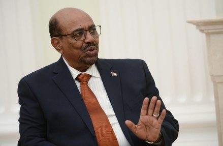 СМИ сообщают об уходе в отставку президента Судана