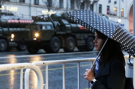 Метеорологи назвали призрачным шанс разогнать тучи над Парадом Победы в Москве