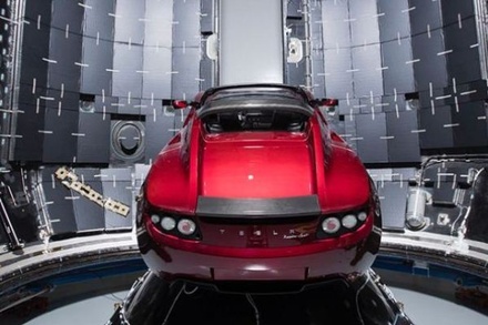 Илон Маск показал подготовленный для полёта к Марсу автомобиль