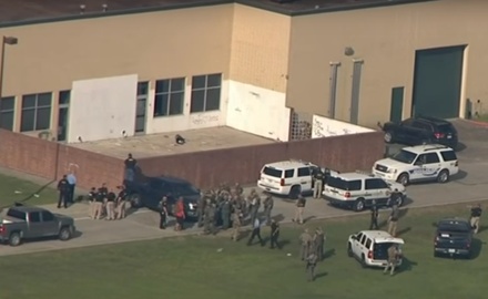 В результате стрельбы в школе в Техасе погибли восемь человек