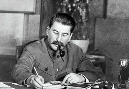 Стилист объяснил равнодушие Сталина к собственному внешнему виду