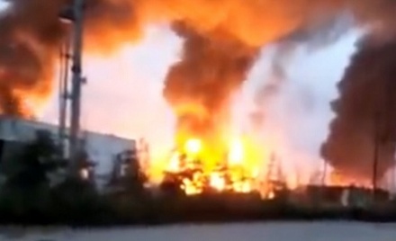 На востоке Китая взорвался нефтехимический завод