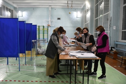 В России на выборах выявлено 12 случаев вбросов бюллетеней