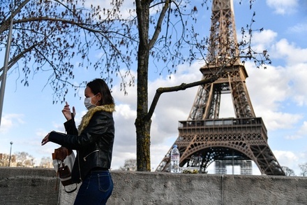 Во Франции закроют все кафе, кинотеатры и непродовольственные магазины