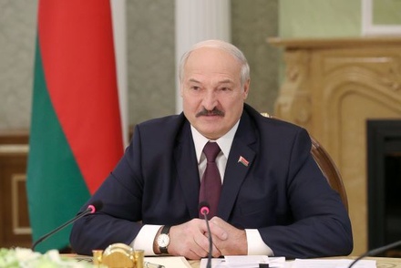 Лукашенко назвал вспышку COVID-19 уроком для «наркоманов и курцов»