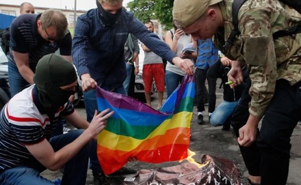 Украинские радикалы заблокировали маршрут гей-парада в центре Киева