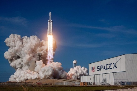 В Роскосмосе отказались комментировать запуск Falcon Heavy
