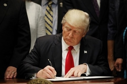 Дональд Трамп согласился пока не прекращать действие NAFTA