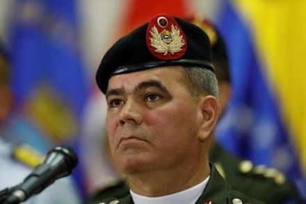 Министр обороны Венесуэлы пообещал применить оружие в случае необходимости