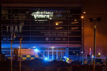 Число погибших при взрыве на стадионе в Манчестере увеличилось до 22