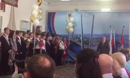 Мэр Владивостока случайно отправил выпускников «в последний путь»