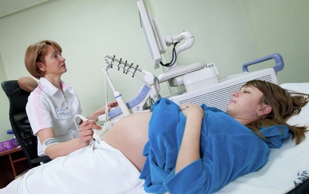 Гинеколог ВОЗ назвала «идеальный» возраст для первой беременности