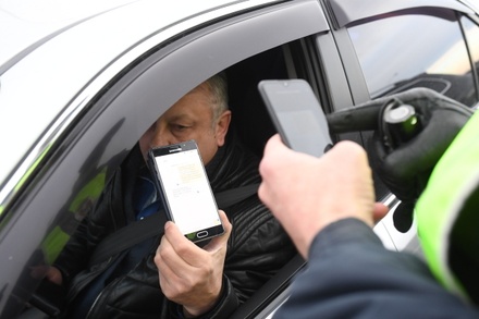 Московские власти объяснили, как получить пропуск для поездок на такси горожанам без карты «Стрелка»