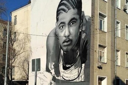В центре Москвы закрасят граффити с изображением погибшего друга Тимати