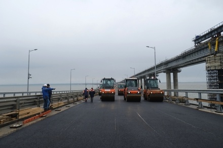 Движение по Крымскому мосту приостановили до 3 октября
