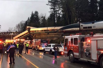 Не менее трёх человек погибли в результате крушения поезда в США