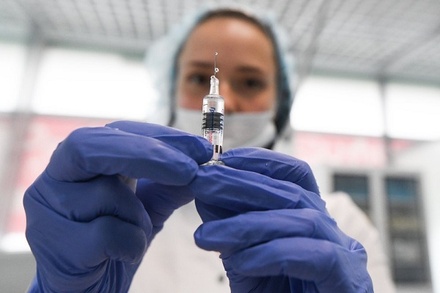 Центр Гамалеи анонсировал начало испытаний вакцины от COVID-19 на людях