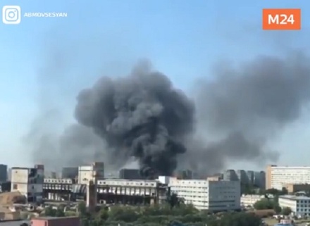 Крупный пожар произошел в районе бывшего завода «Серп и Молот»