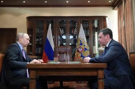 Очередной губернатор получил «зелёную папку» из рук Владимира Путина