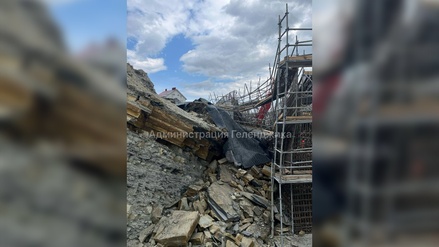 СК возбудил уголовное дело после обвала грунта в Геленджике