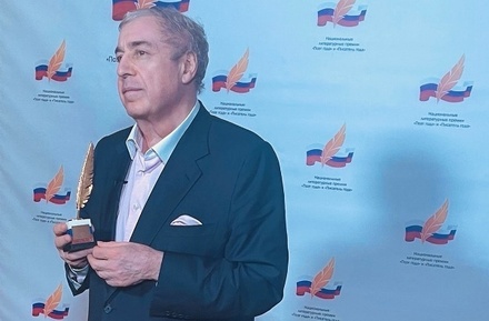 Михаил Гуцериев стал лауреатом премии «Поэт года» в номинации «Песни»