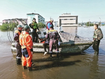 В подтопленные районы Иркутской области доставили помощь из госрезерва