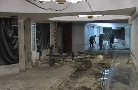 Подрядчик ремонта подземного перехода на Ломоносовском открестился от «регулировщика в трениках»