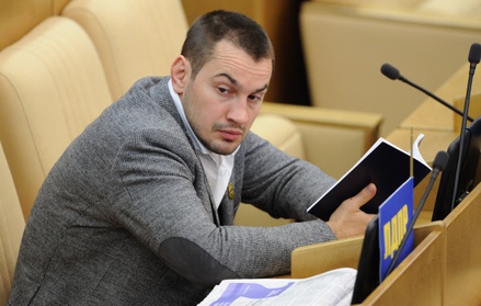 Депутат Госдумы пожаловался на рэперов из-за наркозависимости 12-летнего сына 