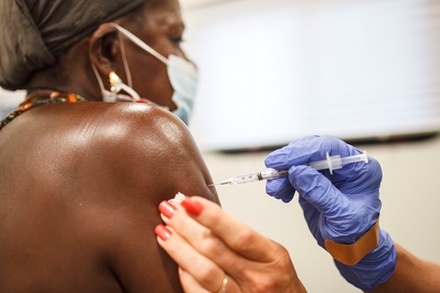 США вводят требование о полной вакцинации для всех иностранцев