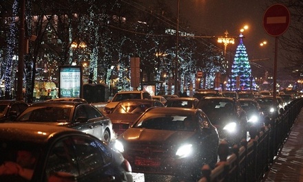 В ЦОДД предупредили о начале новогодних пробок в Москве