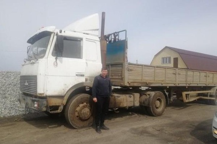Тюменского дальнобойщика спасли после 10 дней в поле в сломанной машине