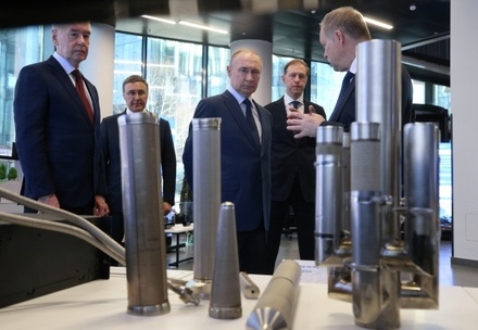 Владимир Путин заявил о планах России изучать дальний космос, Луну и Марс