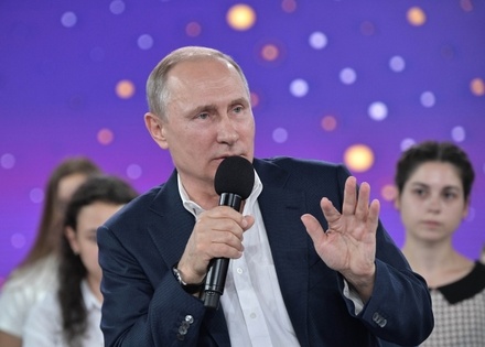 Путин рассказал о планах довести зарплату в сфере науки до 200% от средней по РФ
