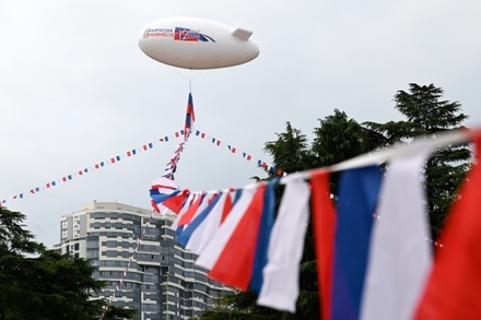 Онлайн-ретейлеры отметили спрос на флаги и фейерверки перед Днём России