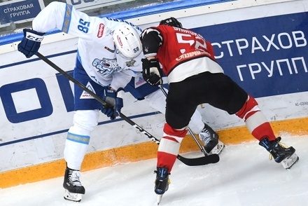Хоккеист «Барыса» Валерий Орехов госпитализирован после травмы в матче с «Авангардом»