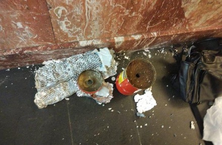 Найденная бомба в метро Петербурга могла предназначаться для второго смертника