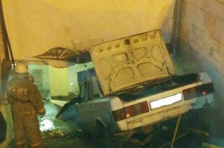 В Омске машина съехала в подземный переход