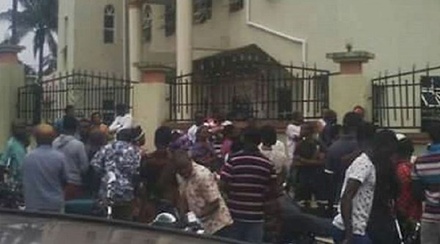Неизвестный расстрелял верующих в церкви в Нигерии