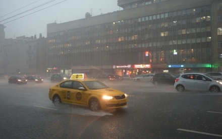 МЧС предупреждает о грозе и сильном дожде в Московской области