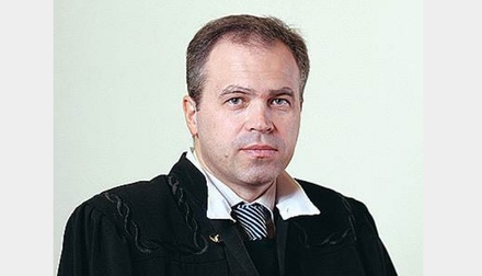 Бывший судья в Москве получил 3,5 года тюрьмы за вымогательство