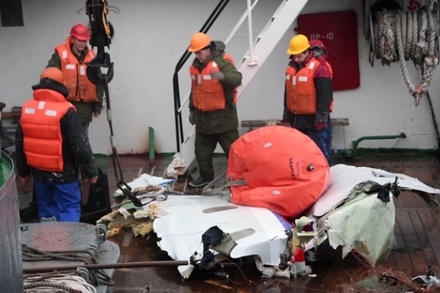 «Коммерсантъ»: пилот разбившегося близ Сочи Ту-154 сажал самолёт на воду