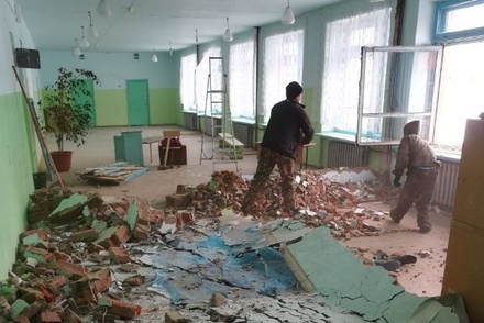 При обрушении стены в школе под Новосибирском никто не пострадал