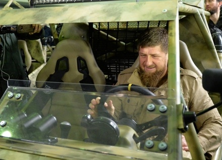 В Чечне показали новую модель трёхместного багги для военных