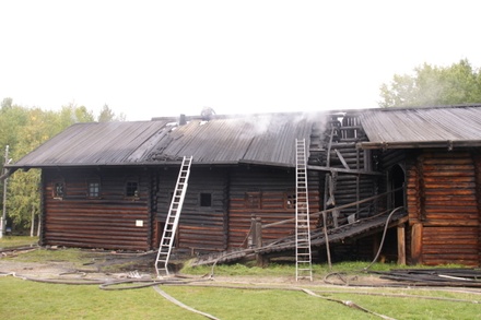 Названа причина крупных пожаров в заброшенных деревнях Архангельской области